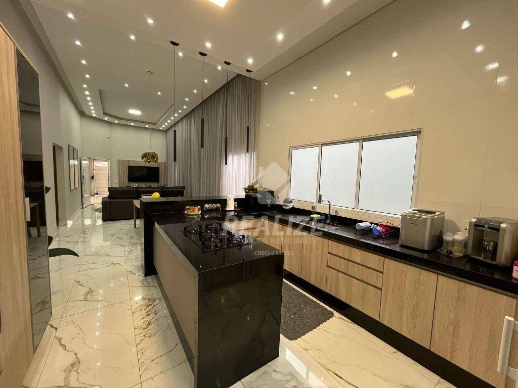 Casa à venda com 3 quartos, 210m² - Foto 1