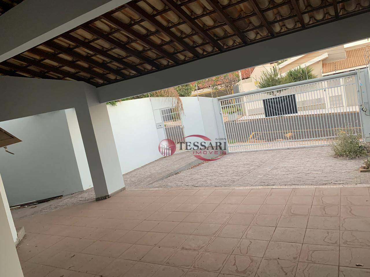 Casa à venda e aluguel com 2 quartos, 220m² - Foto 1