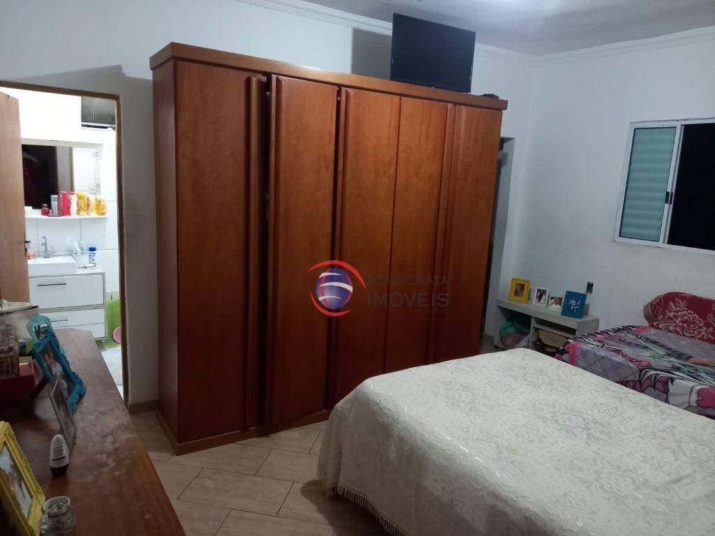 Sobrado à venda com 3 quartos, 204m² - Foto 2