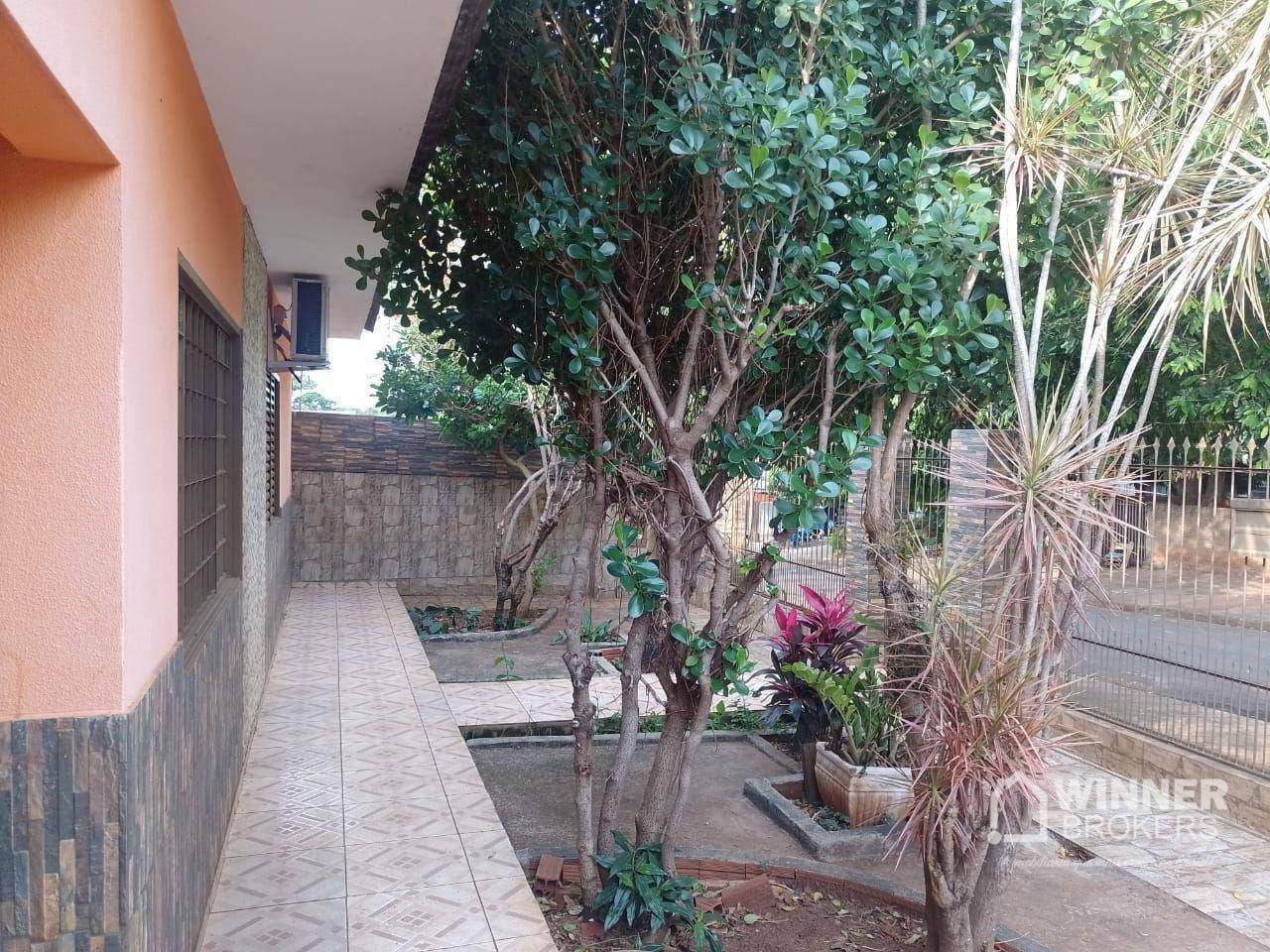 Casa à venda com 3 quartos, 178m² - Foto 2