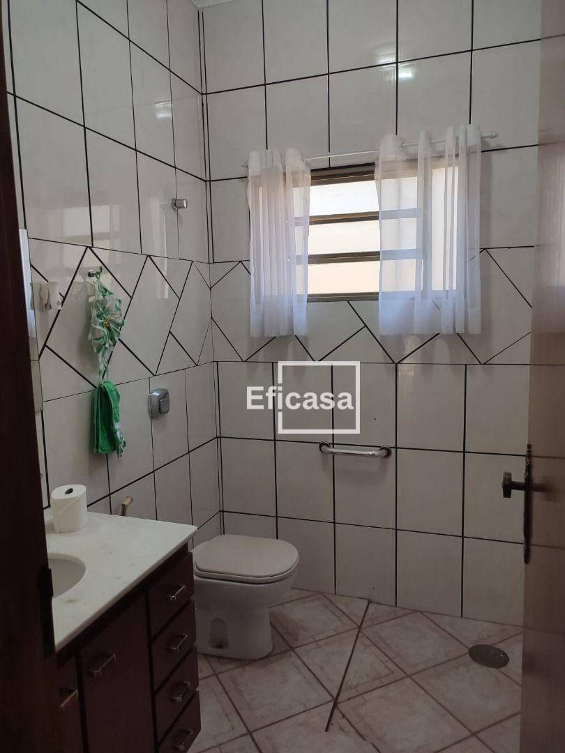 Casa à venda com 3 quartos, 200m² - Foto 1