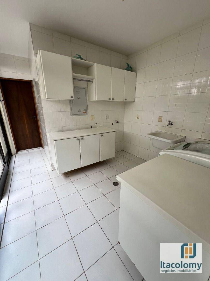 Casa de Condomínio para alugar com 4 quartos, 450m² - Foto 32