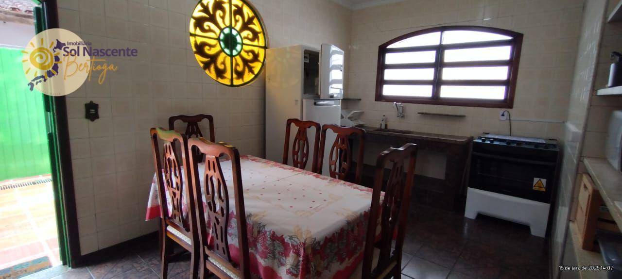 Casa para alugar com 4 quartos, 165m² - Foto 24