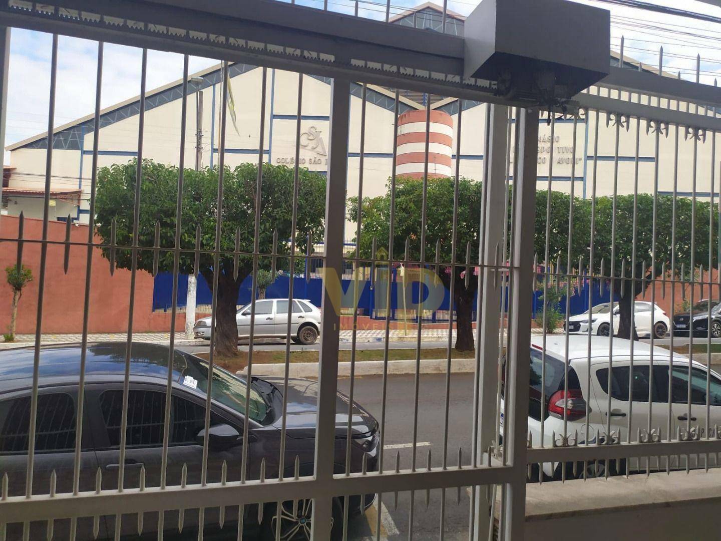 Casa de Condomínio para alugar com 5 quartos, 475m² - Foto 1