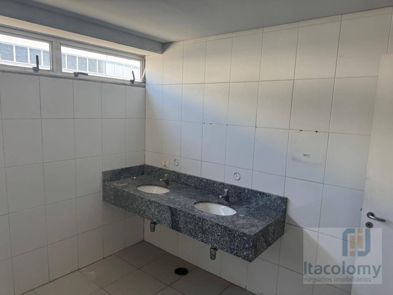 Depósito-Galpão-Armazém para alugar, 1100m² - Foto 18