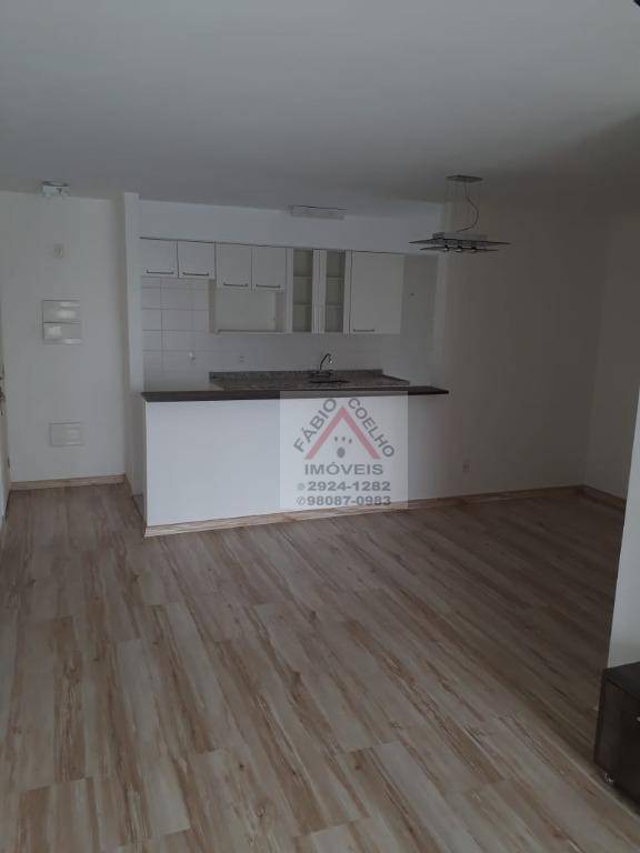 Apartamento à venda com 3 quartos, 107m² - Foto 2