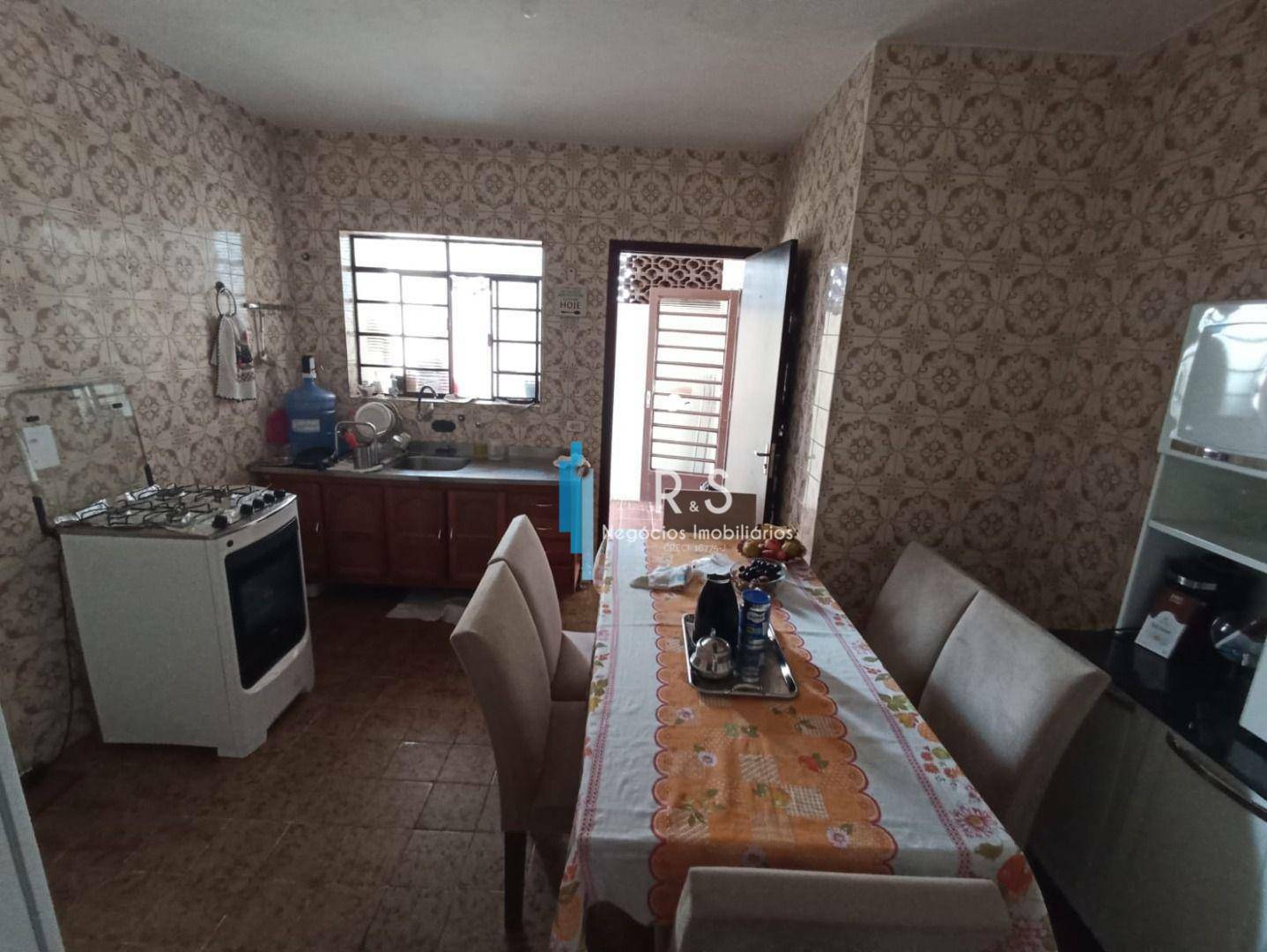 Casa à venda com 5 quartos, 176m² - Foto 3