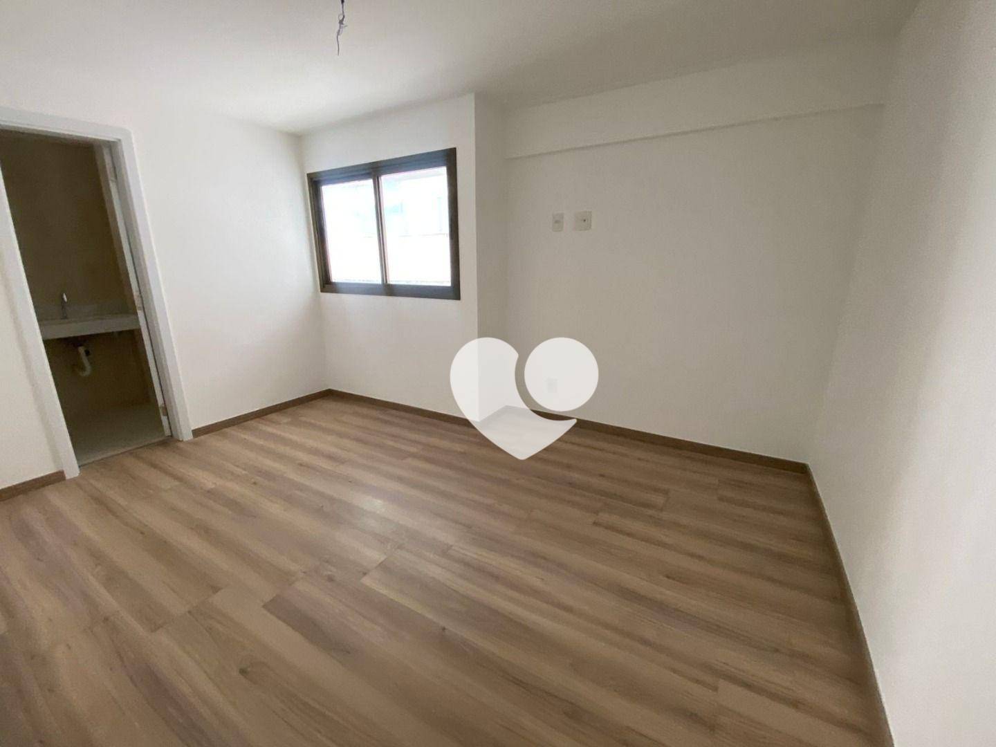 Apartamento à venda com 4 quartos, 196m² - Foto 6