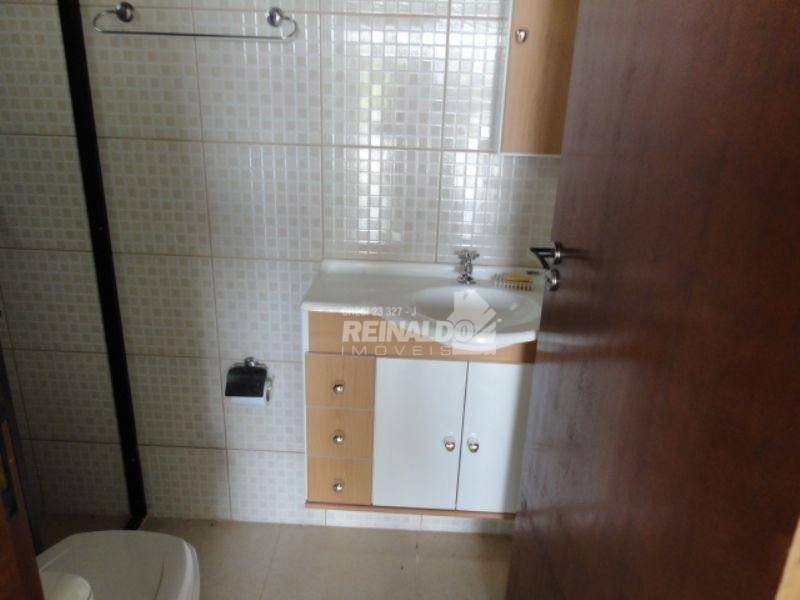 Casa de Condomínio para alugar com 3 quartos, 250m² - Foto 11