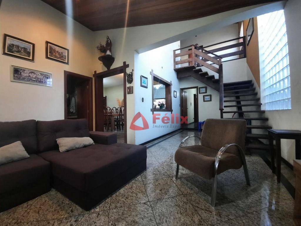 Sobrado à venda com 6 quartos, 264m² - Foto 2