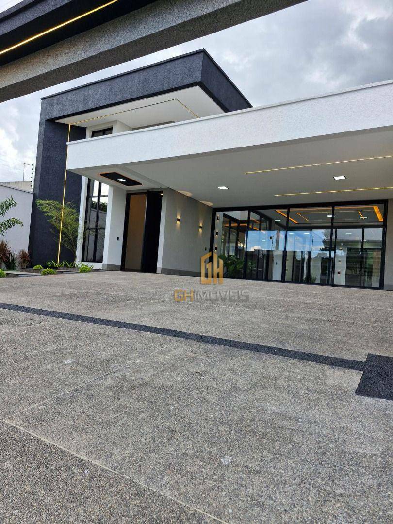 Casa à venda com 4 quartos, 238m² - Foto 1