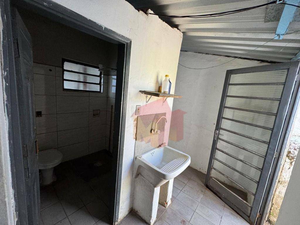 Casa à venda com 5 quartos, 200m² - Foto 24