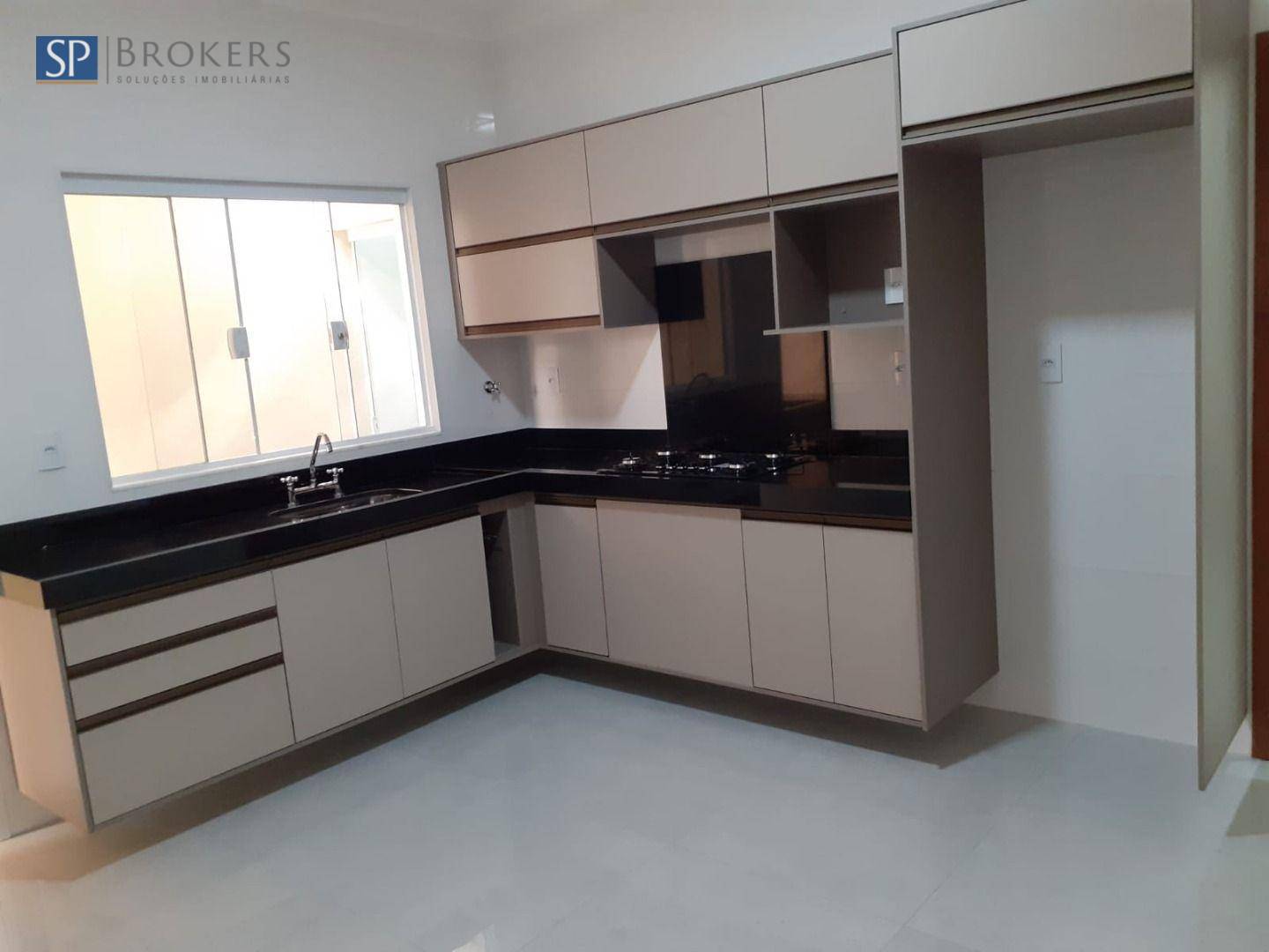 Casa à venda com 3 quartos, 148m² - Foto 1