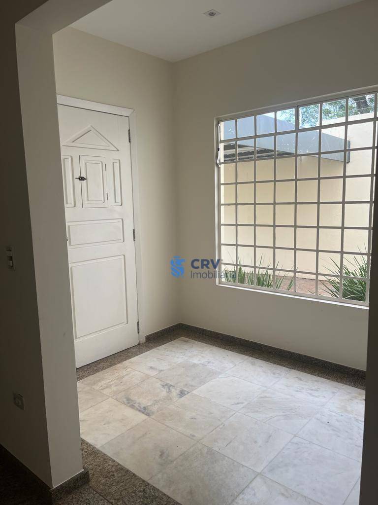 Casa à venda com 3 quartos, 300m² - Foto 2