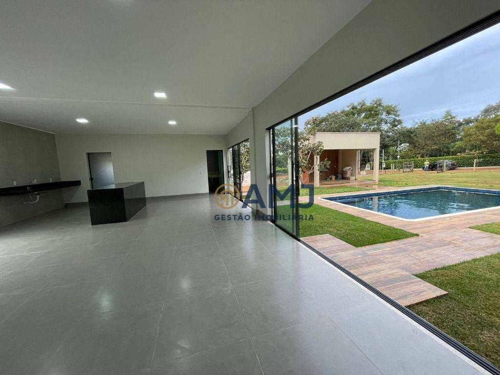 Chácara à venda com 3 quartos, 233m² - Foto 1