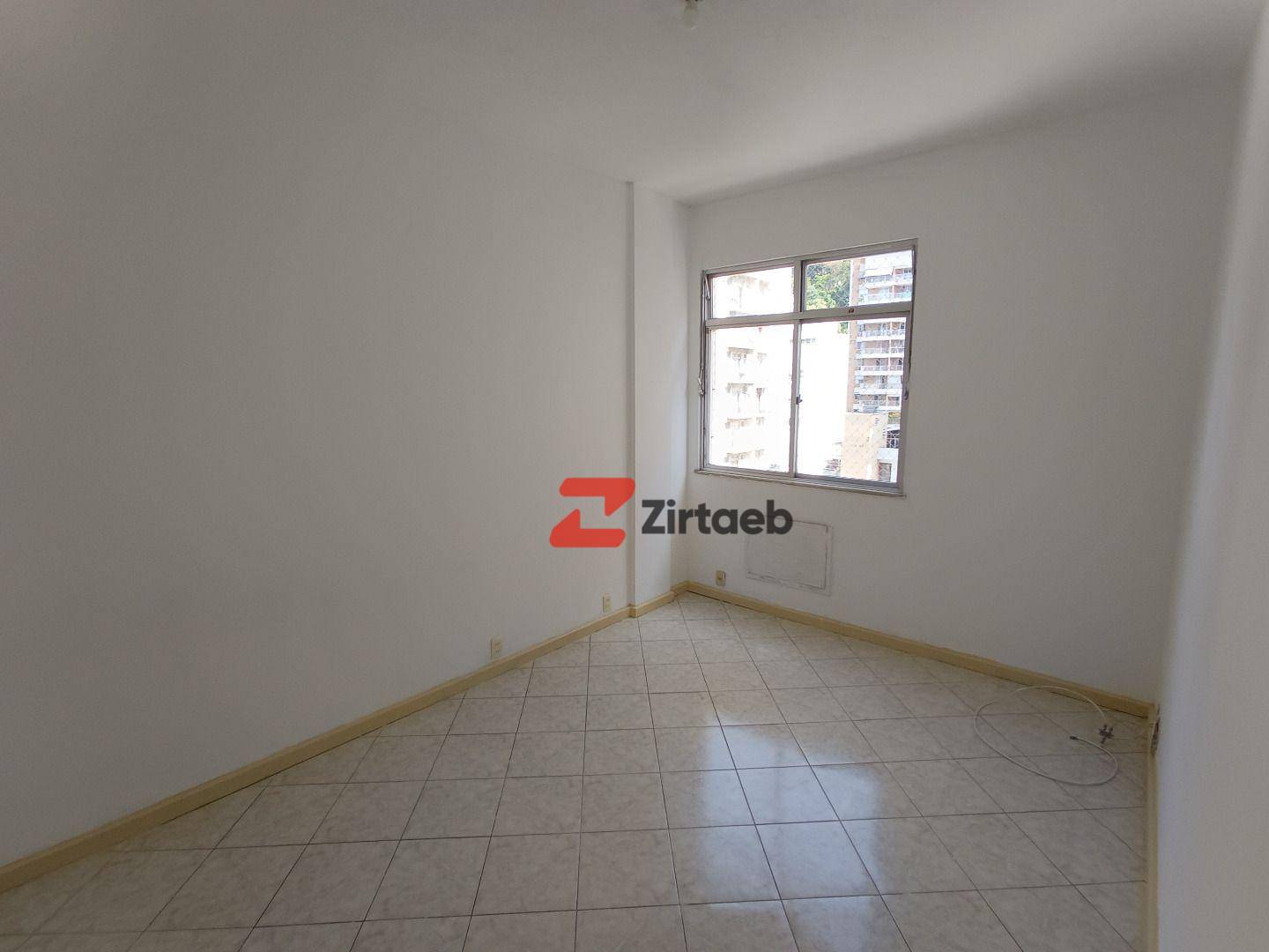 Apartamento para alugar com 3 quartos, 90m² - Foto 12