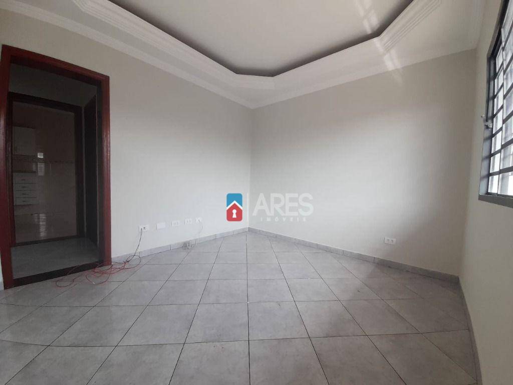 Casa para alugar com 3 quartos, 190m² - Foto 6