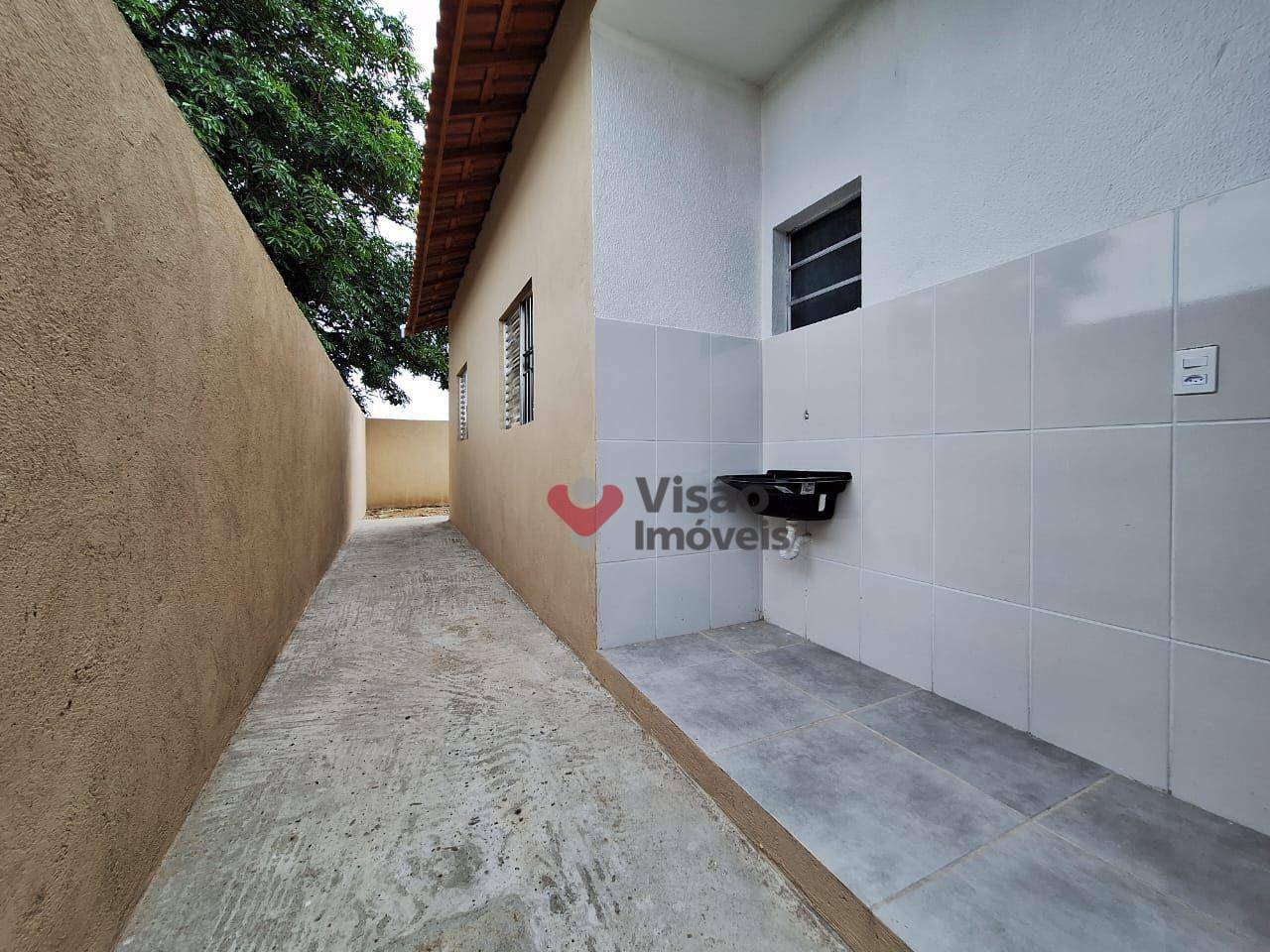 Casa à venda com 2 quartos, 60m² - Foto 4