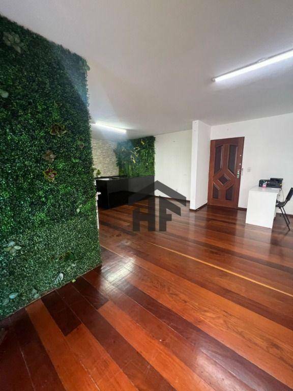 Apartamento à venda com 3 quartos, 168m² - Foto 2