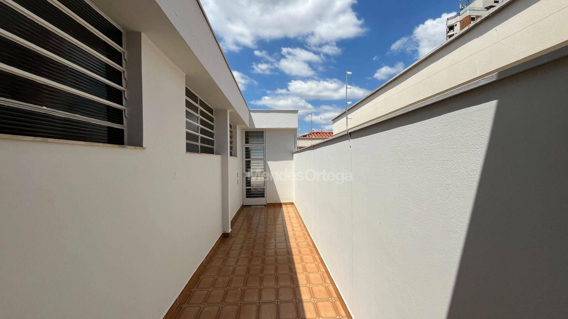 Casa para alugar com 3 quartos, 333m² - Foto 21