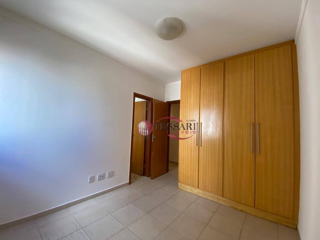 Apartamento para alugar com 3 quartos, 176m² - Foto 4