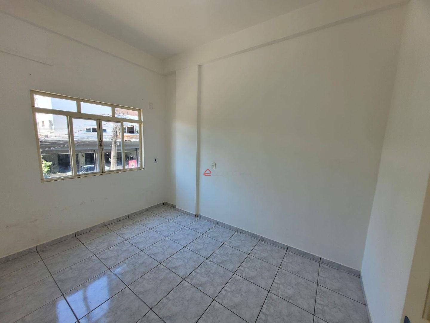 Apartamento para alugar com 3 quartos, 90m² - Foto 2