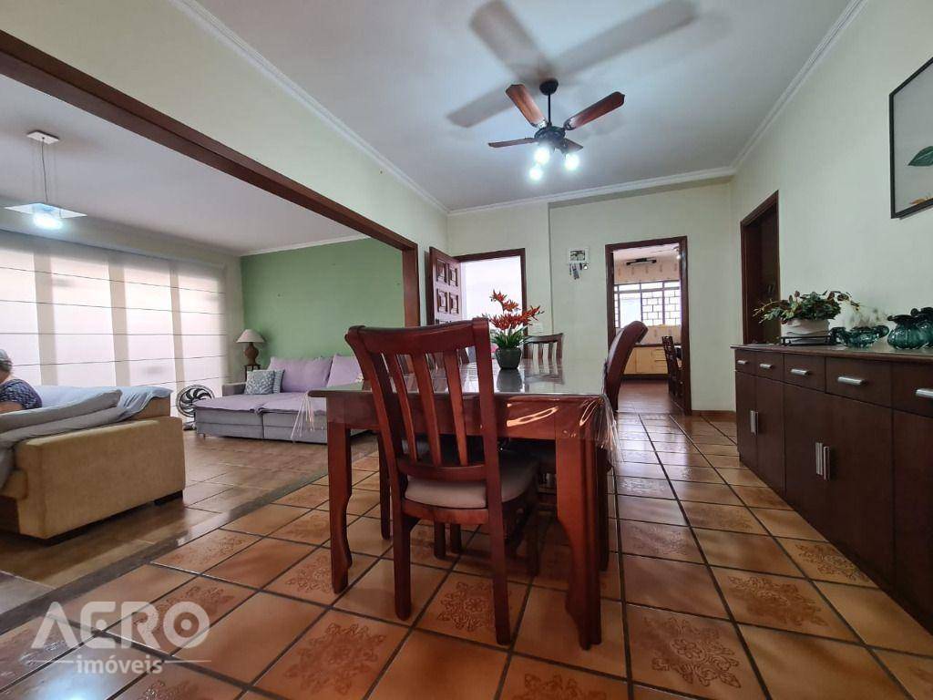 Casa à venda com 3 quartos, 280m² - Foto 3