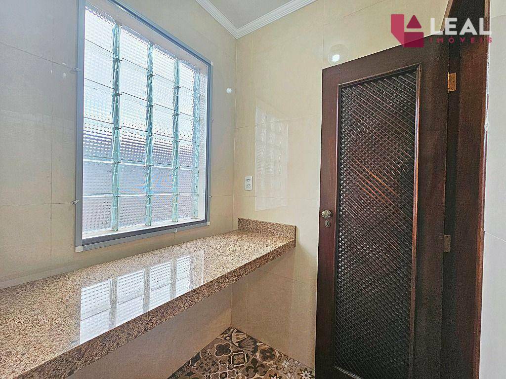 Apartamento para alugar com 3 quartos, 130m² - Foto 9