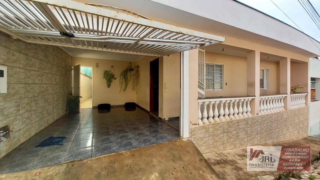 Casa à venda e aluguel com 3 quartos, 200m² - Foto 1