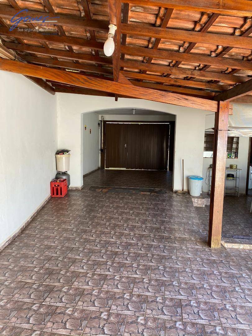 Casa à venda com 3 quartos, 228m² - Foto 3