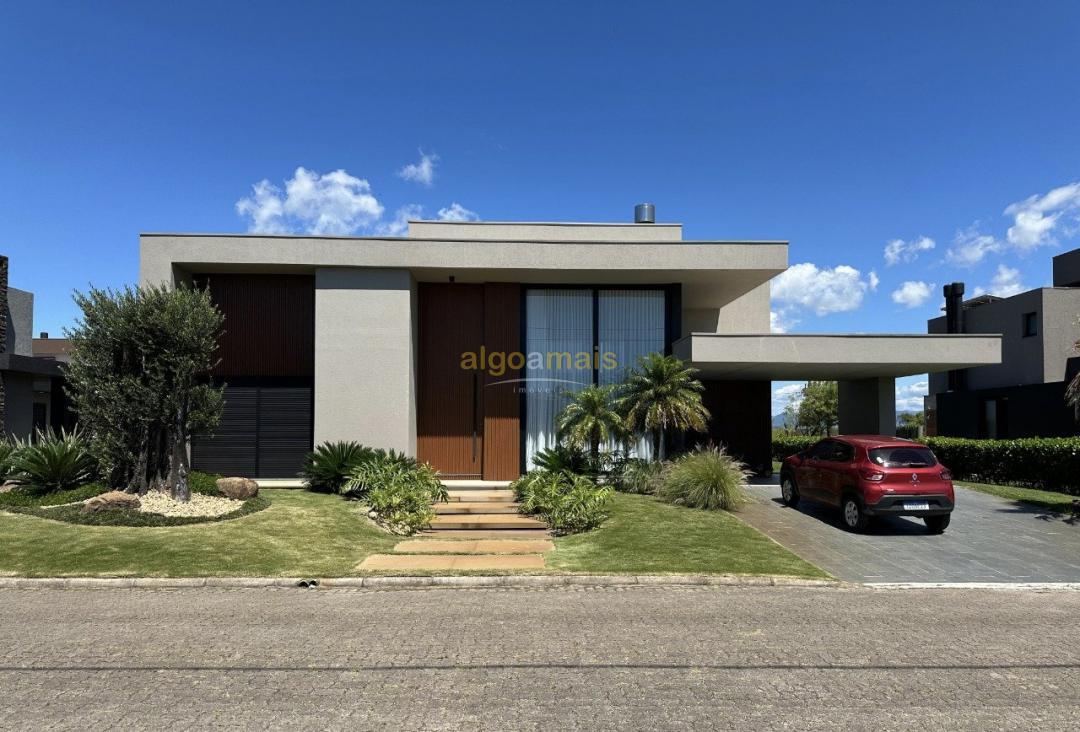 Casa de Condomínio à venda com 4 quartos, 270m² - Foto 1