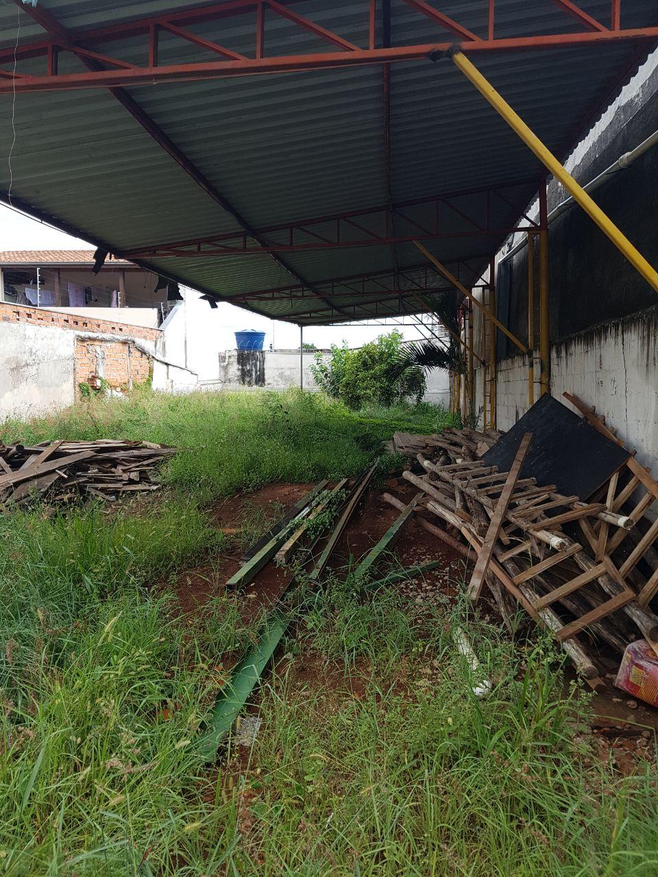 Terreno à venda e aluguel, 300m² - Foto 3