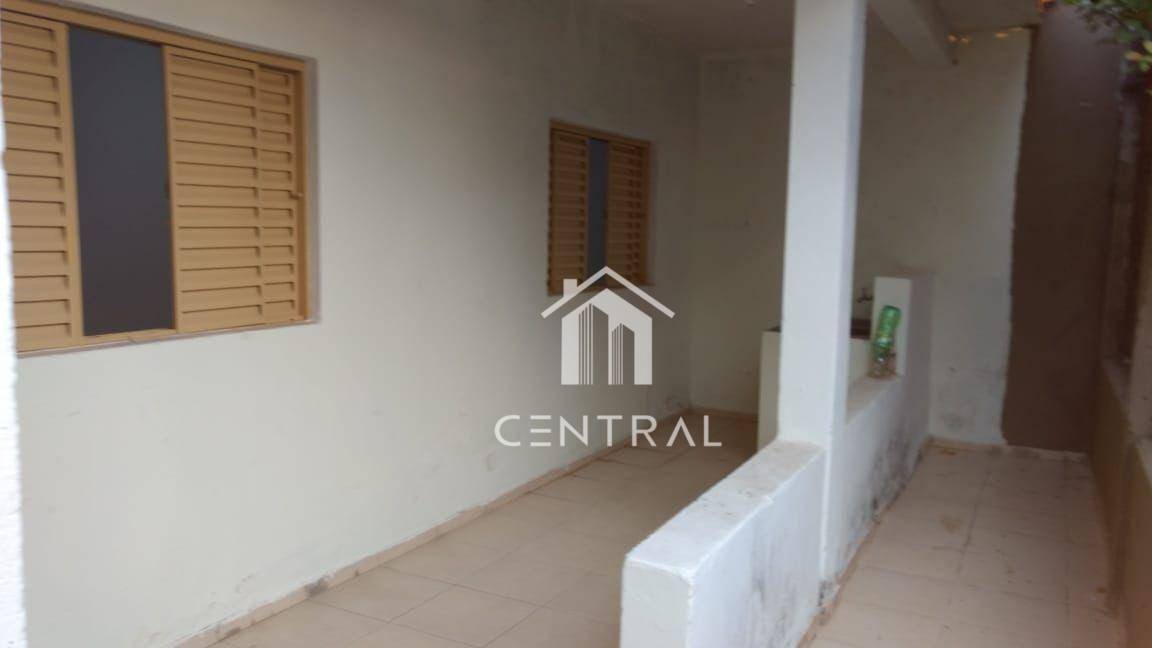 Casa à venda com 2 quartos, 226m² - Foto 3