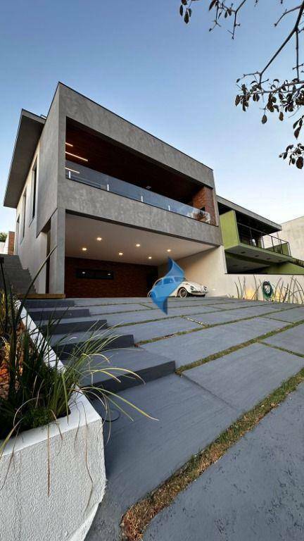 Casa de Condomínio à venda com 3 quartos, 243m² - Foto 1