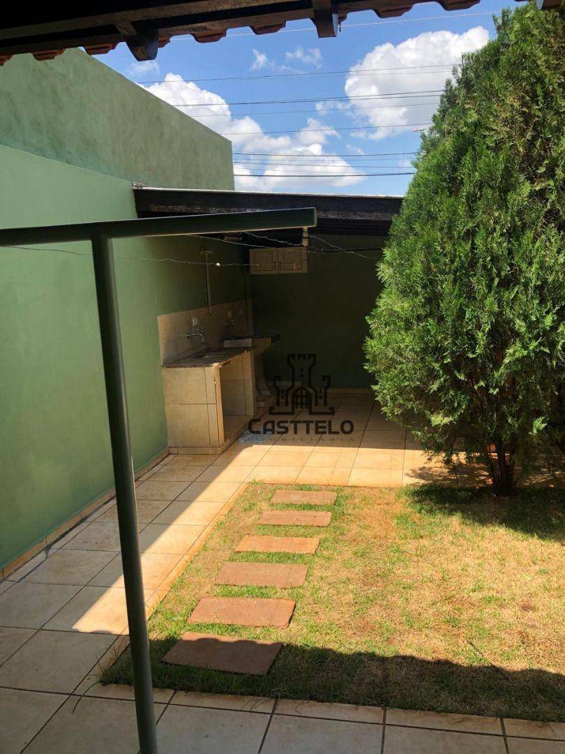 Casa à venda com 4 quartos, 170m² - Foto 3