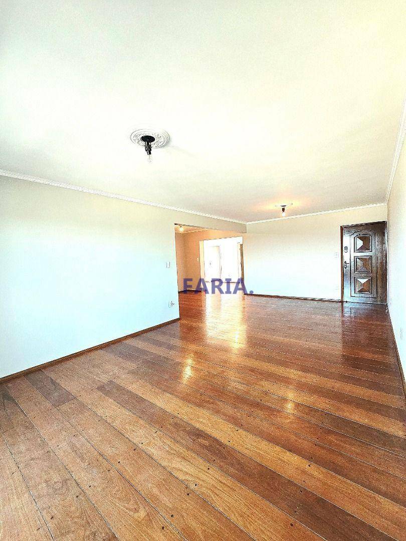 Apartamento à venda com 5 quartos, 211m² - Foto 5