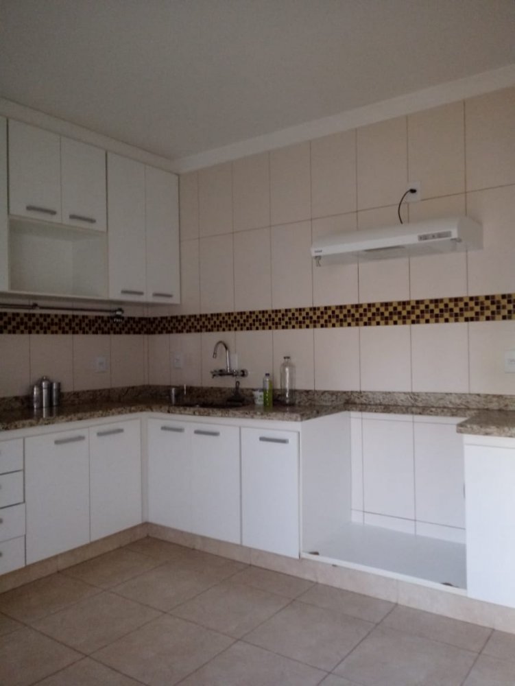 Casa à venda com 3 quartos, 200m² - Foto 1