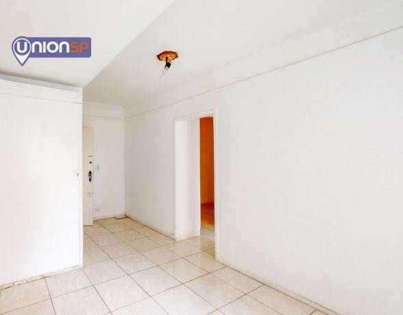 Apartamento à venda com 1 quarto, 40m² - Foto 2