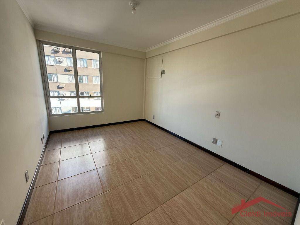 Apartamento para alugar com 3 quartos, 122m² - Foto 14