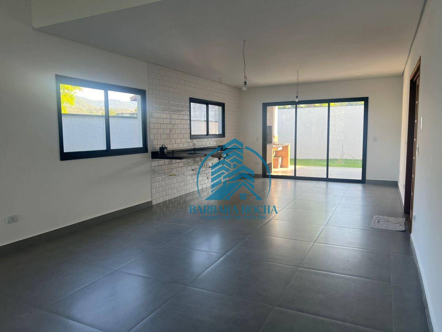 Casa à venda com 3 quartos, 168m² - Foto 3