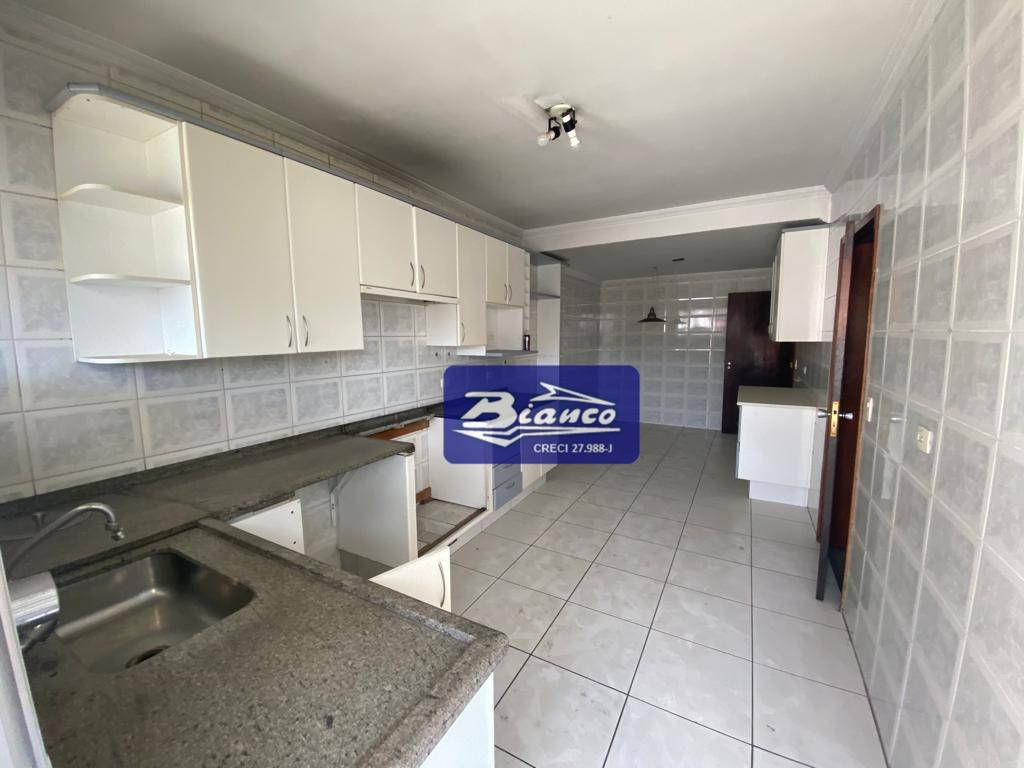 Casa para alugar com 4 quartos, 280m² - Foto 11