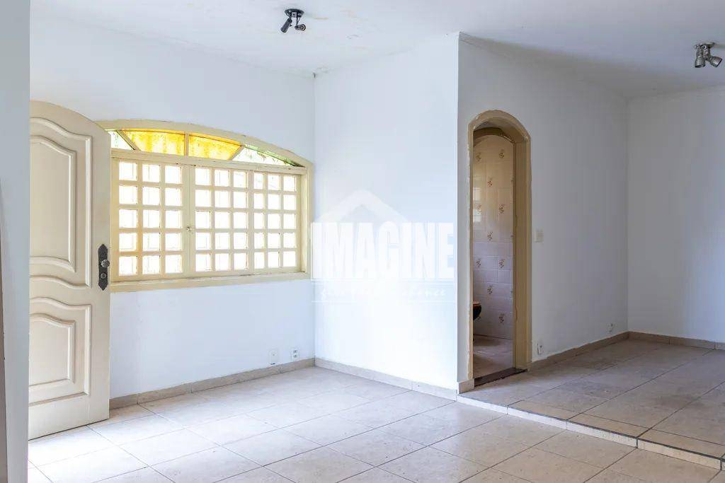 Sobrado à venda com 3 quartos, 400m² - Foto 1