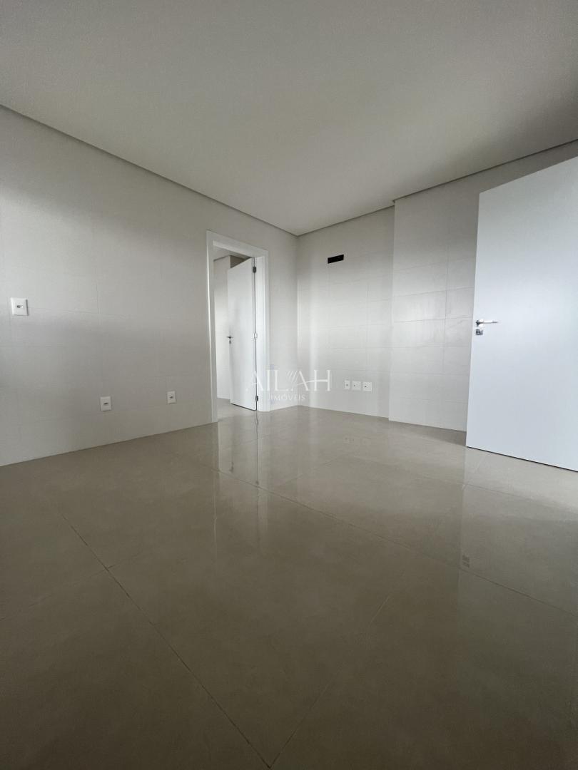 Apartamento à venda com 3 quartos, 223m² - Foto 11