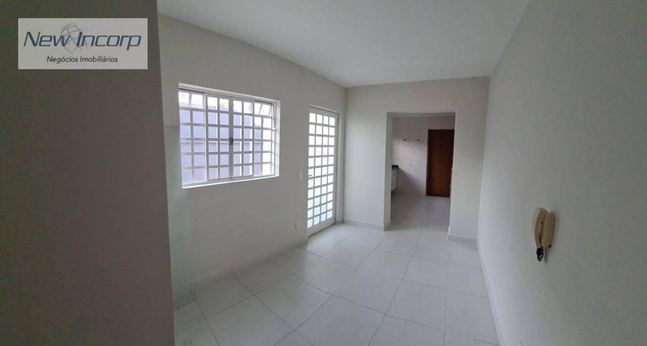 Casa à venda com 4 quartos, 200m² - Foto 3