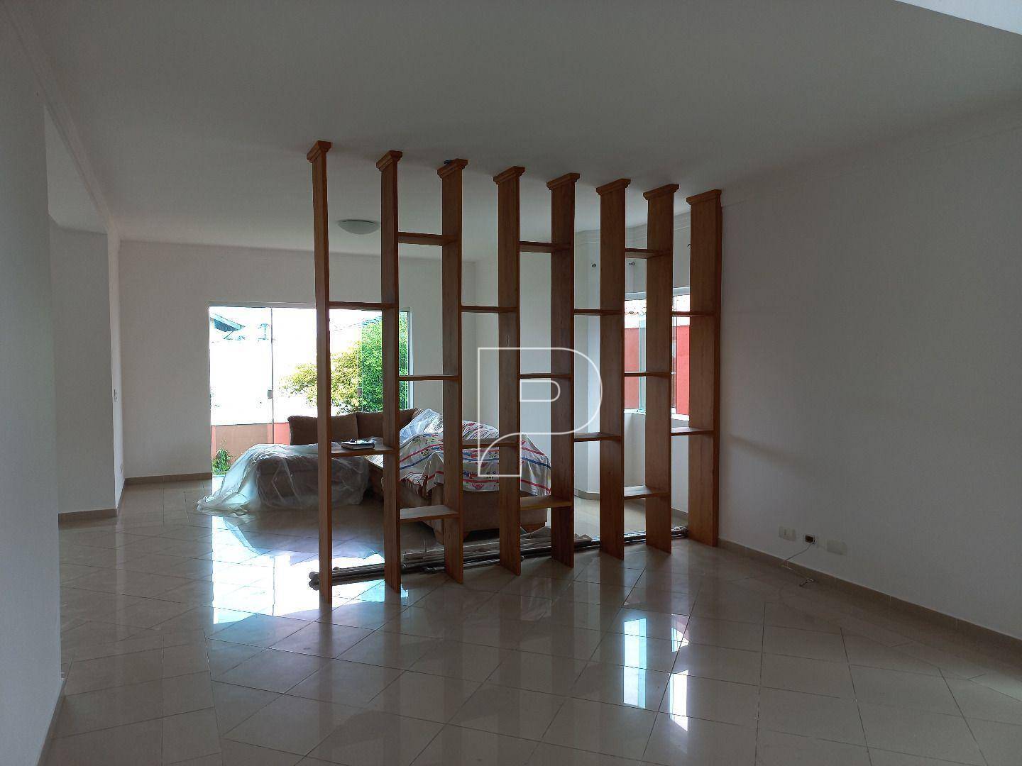 Casa de Condomínio para alugar com 4 quartos, 280m² - Foto 3