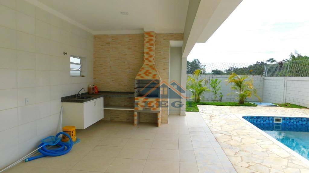 Casa de Condomínio à venda com 4 quartos, 241m² - Foto 6