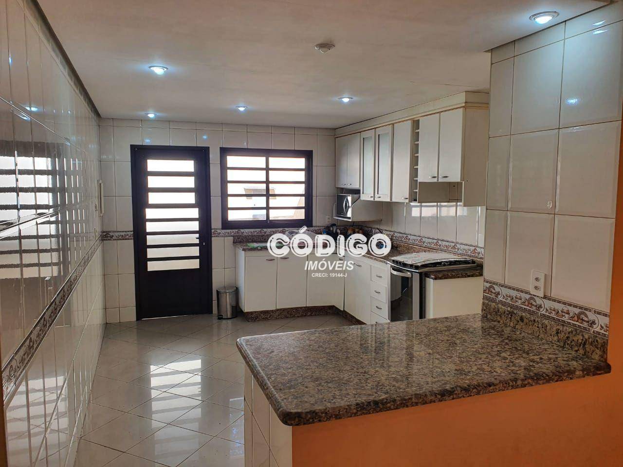 Casa à venda com 3 quartos, 252m² - Foto 4