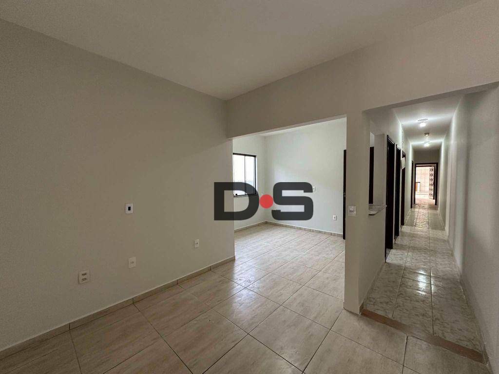 Casa à venda com 2 quartos, 157m² - Foto 1