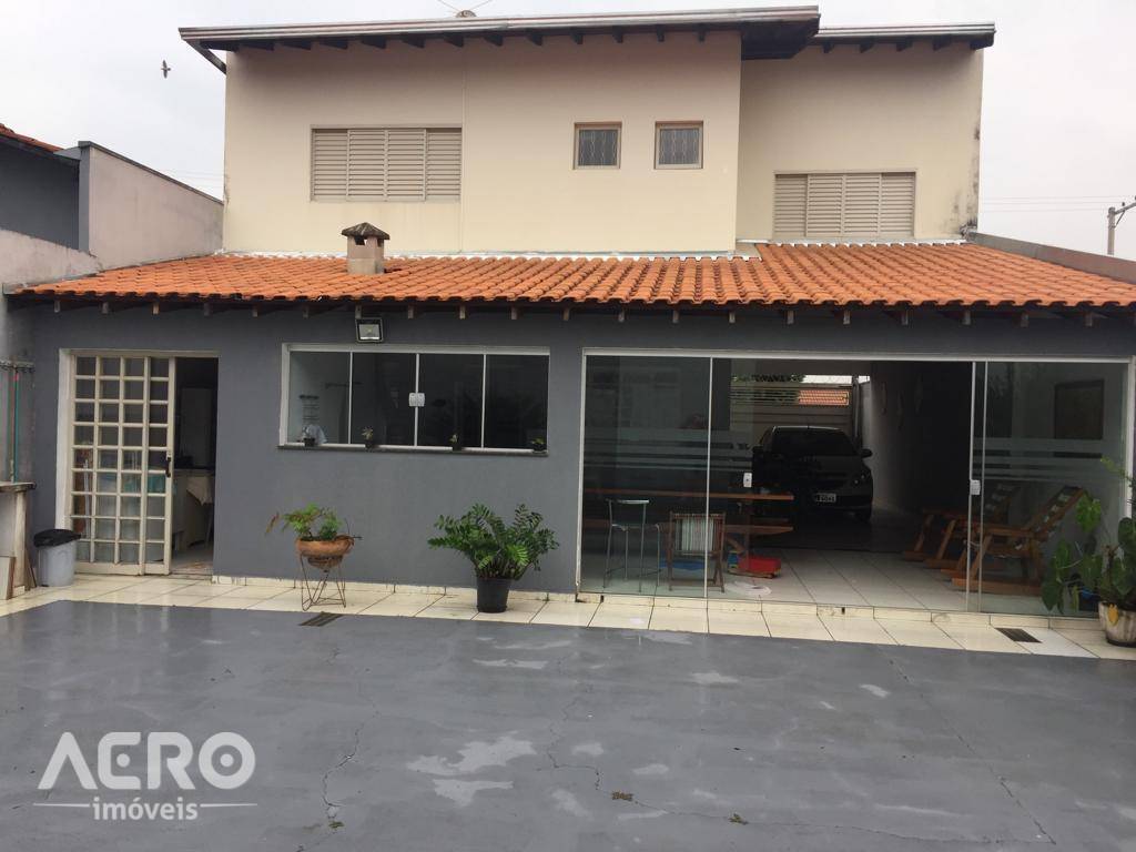 Casa à venda com 3 quartos, 202m² - Foto 2