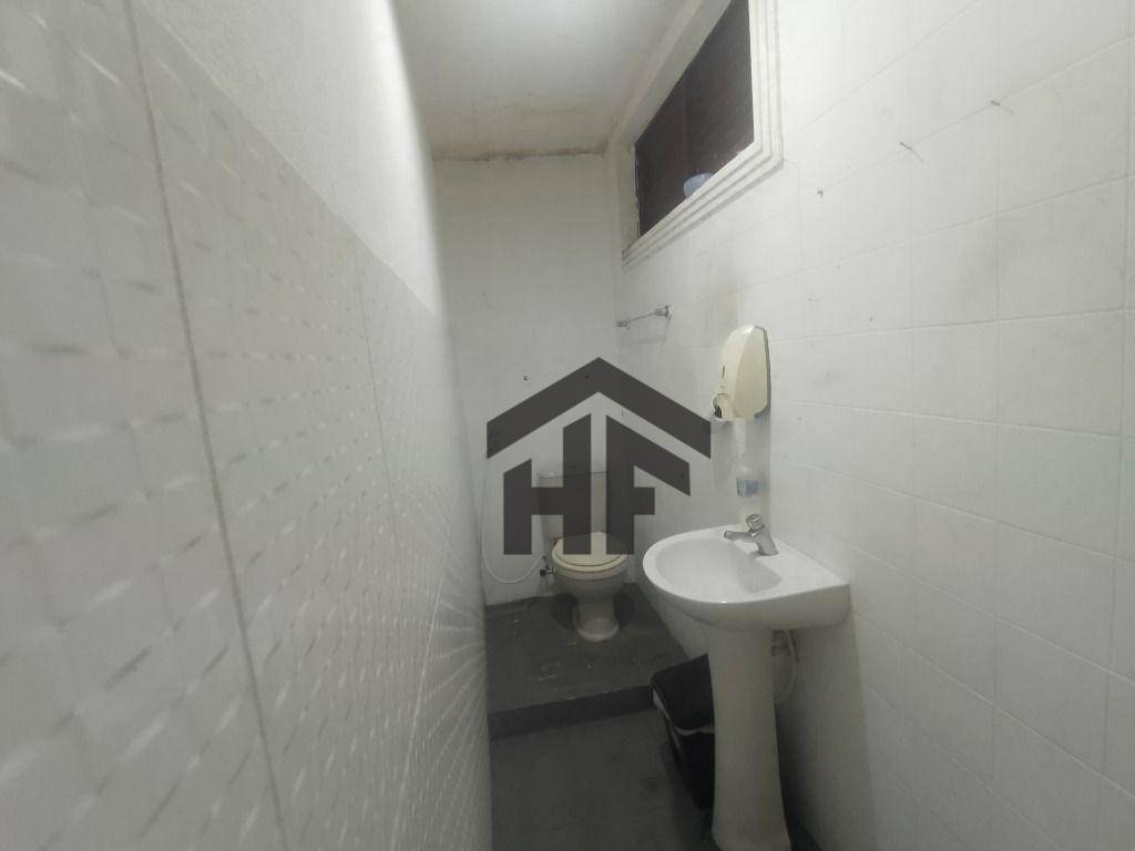 Casa para alugar com 4 quartos, 200m² - Foto 15